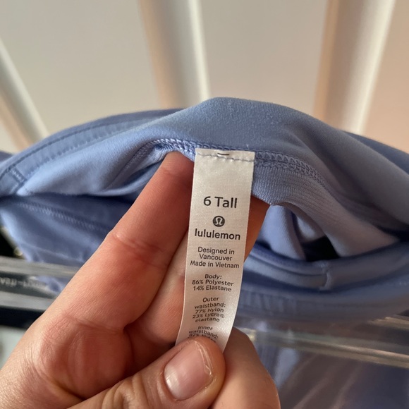 Lululemon Speed Up Short Size 6 Tall - Picture 2 of 3